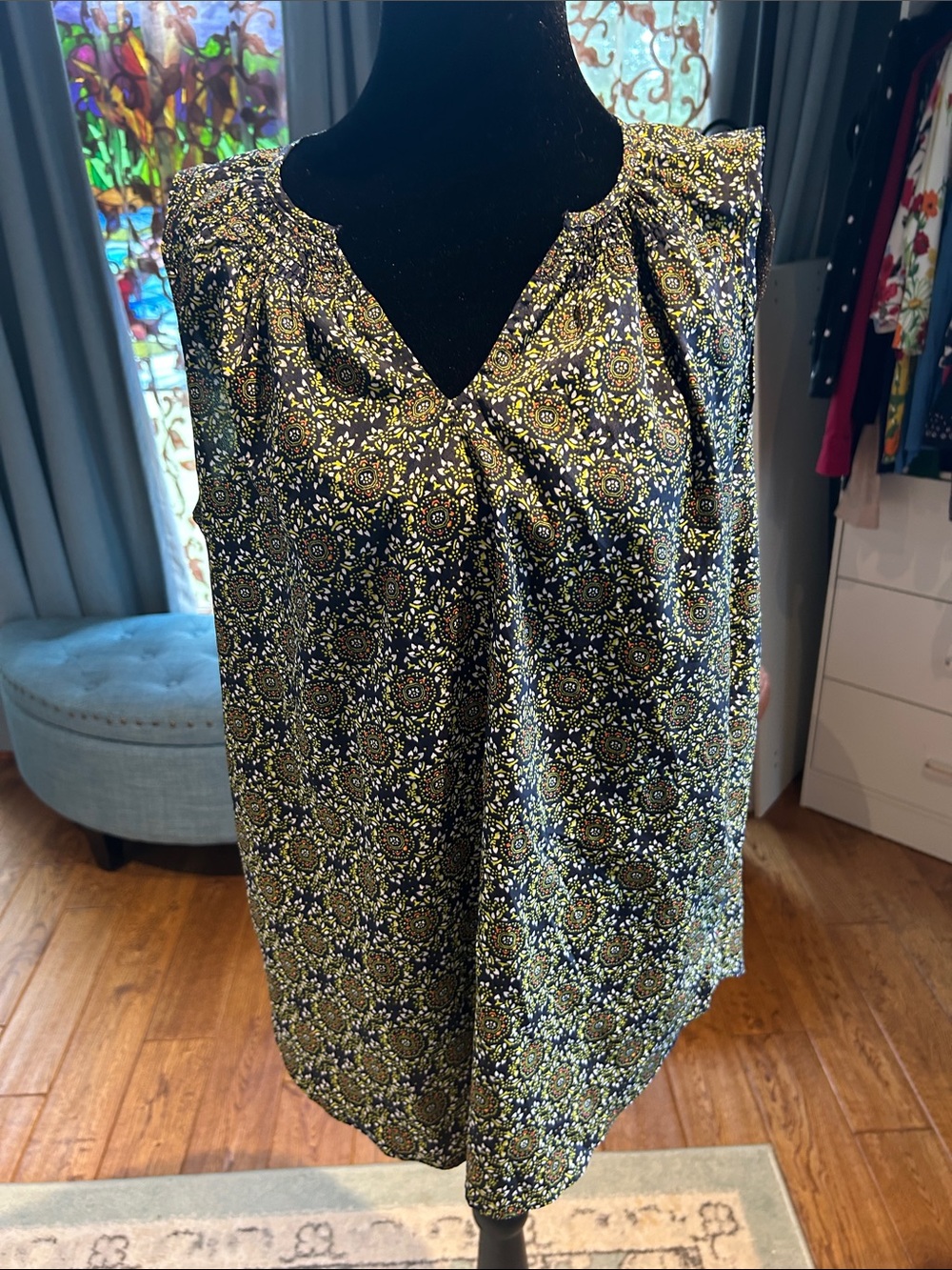 Jones New York Black and Gold Medallion V-Neck Tank
